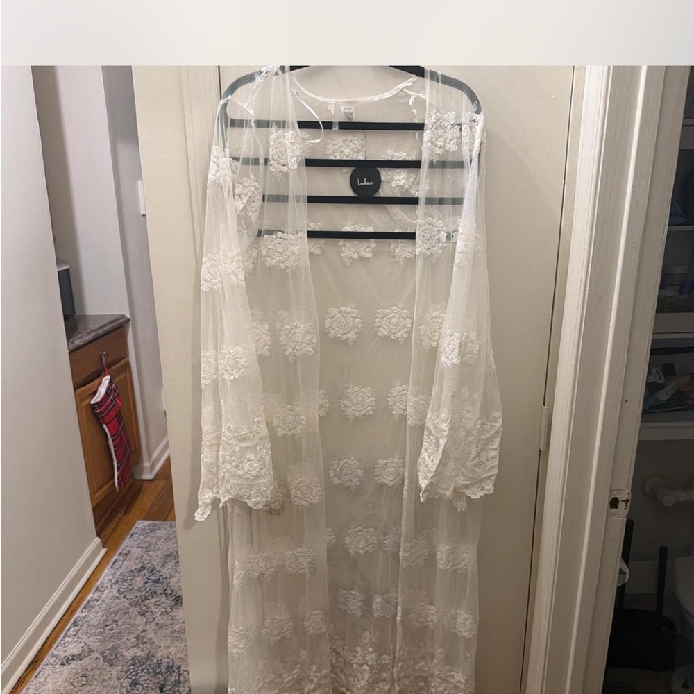 Lulu's Sheer White Floral Lace Robe